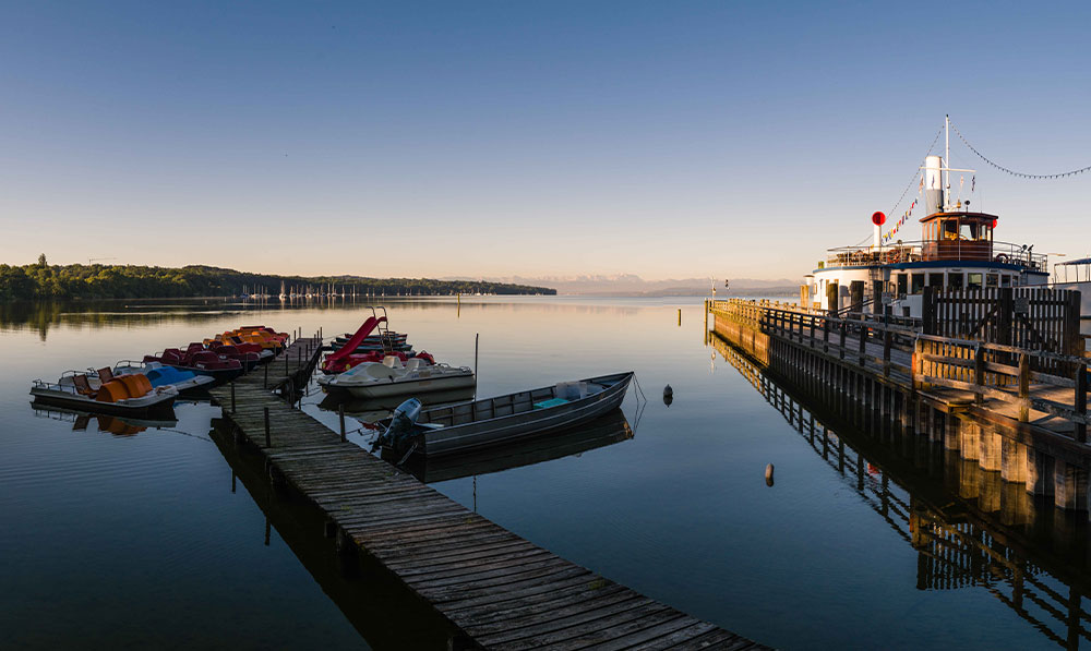 Boote in Stegen am Ammersee